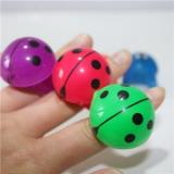 Popular With The Children Of The Beetle Ring Capsule Toys Flash Toys